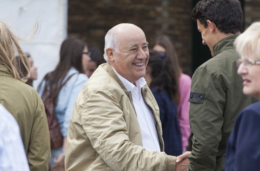  Ông chủ Zara Amancio Ortega là người giàu nhất thế giới hiện nay với tổng tài sản ròng ước tính 79,5 tỷ USD, vượt qua tỷ phú công nghệ Bill Gates.